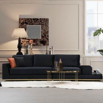 Komfortables und stilvolles 4-Sitz-Sofa mit Buchenholzrahmen und schwarzgoldenen Beinen